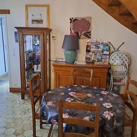 Chez Robins * Trie-Chateau